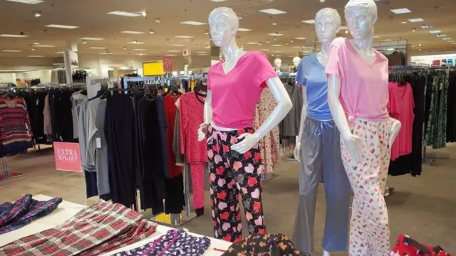 மருத்துவ ரீதியில் ஆரோக்கமற்ற, நம்பத்தகாத விளம்பர பெண் பொம்மைகள்