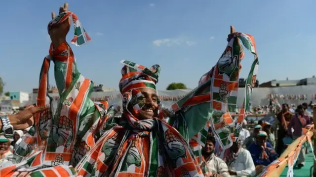 કોગ્રેંસના કાર્યકર્તાઓની તસવીર