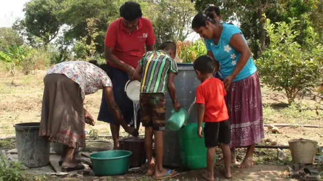"අපි ගැන බලන්න කවුරුත් නෑ"