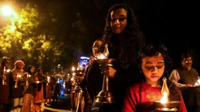 सबरीमाला: महिलाओं के प्रवेश पर केरल सरकार का यू-टर्न