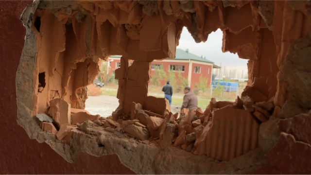 Elman Muradovun ailəsi Tərtərə qayıtsa da, hələlik qonşunun mənzilinə yığışıblar, çünki öz mənzillərində qalmaq mümkün deyil