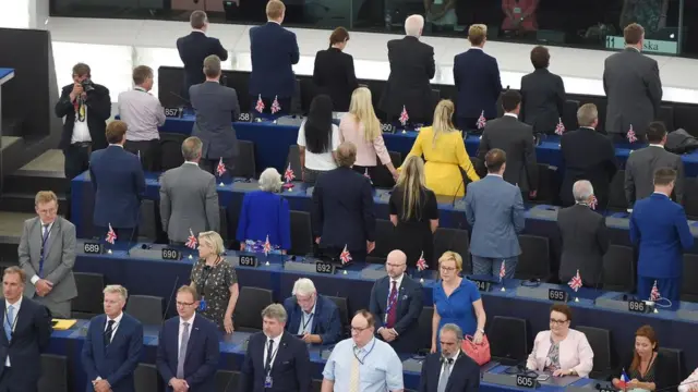 Brexit 31 Mart'ta gerçekleşmediği için AP seçimlerine girmek zorunda kalan İngiltere'den seçilen Brexit Partisi üyesi vekiller sırtlarını dönmüştü