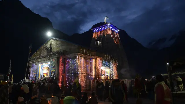 2013માં કેદારનાથ મંદિર પર આવેલા પ્રલયના અસલી દ્રશ્યો ફિલ્મમાં છે.