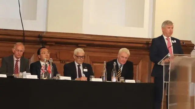 Việt Nam, Christopher Jeffery, Đặc phái viên Thương mại của Thủ tướng Anh tại Việt Nam, Campuchia và Lào Graham Stuart, và Giám đốc điều hành Hội đồng kinh doanh Anh-ASEAN (UKABC) Ian Gibbons.
