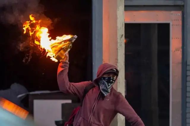 पेट्रोल बम