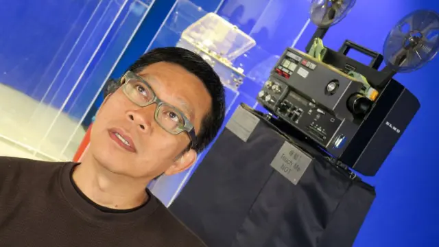 赵崇基在香港浸会大学电影学院放映室内接受BBC中文专访