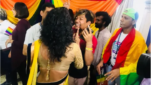 తీర్పుపై ముంబైలో ఎల్జీబీటీల ప్రతిస్పందన