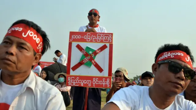 မြန်မာ့နိုင်ငံရေးမှာ အခြေခံဥပဒေဟာ အငြင်းအပွားဆုံး အကြောင်းအရာတခုဖြစ်