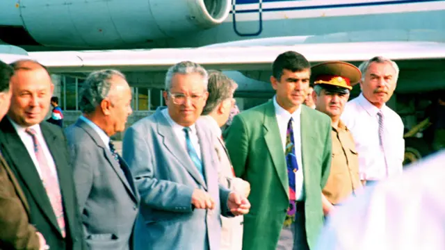 طلبک نظراف (با عینک) وزیر وقت خارجه تاجیکستان