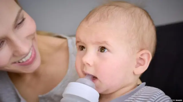 अपराधी अक़्सर महंगी जींस, डिज़ाइनर हैंडबैग, महंगे रेज़र और ब्लेड, बेबी फॉर्मूला मिल्क और डिटर्जेंट पाउडर लूटकर ले जाते हैं.