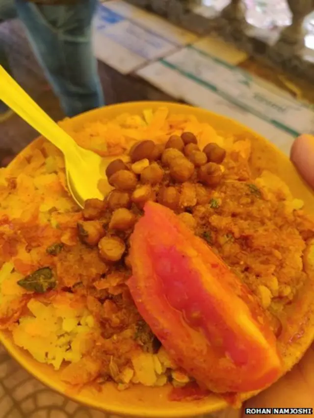 नागपूरचा तर्रीपोहा नागपूरकरांच्या भाषेत 'खतरनाक' असतो.