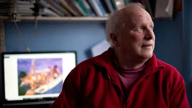 Дуглас Робертсон, которому сейчас 65, испытал все прелести столкновения маленькой яхты с косаткой