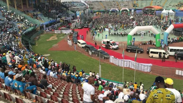 Ọtụtụ oche tọgbọ chakoo n'ọgbọegwuregwu Teslim Balogun