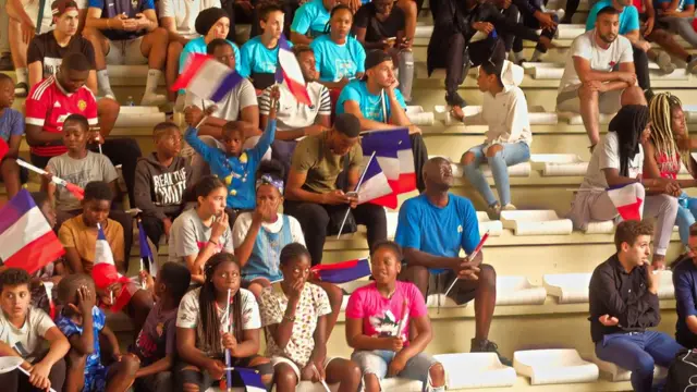 Des supporters au Palais des Sports de Bondy