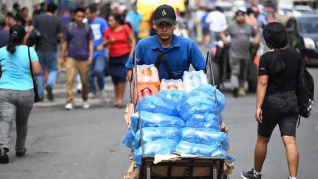 Trabajador en El Salvador