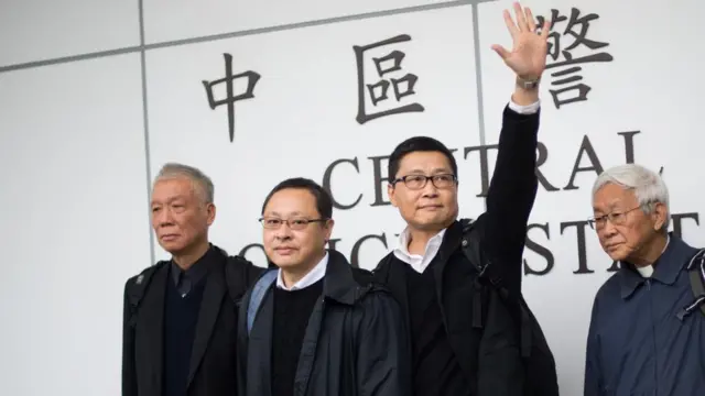 三人在運動正式結束前已提早離場，到警署自首。