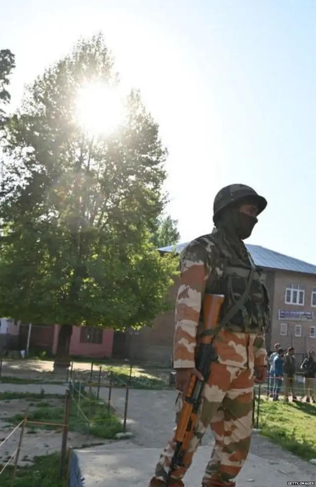 ફરજ પરના સૈનિકની તસવીર