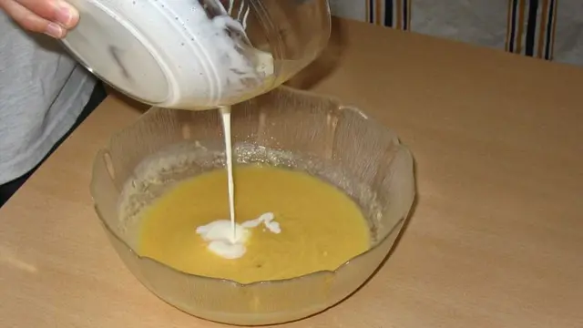 Яйца с молоком