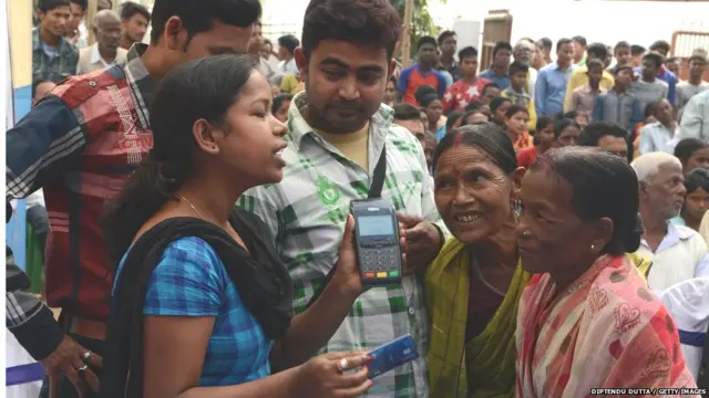 ऑनलाईन बँकिंगचा प्रचार प्रसारही गेल्या वर्षभरात भरपूर झाला आहे