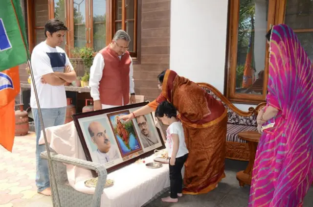 पूर्व मुख्यमंत्री रमन सिंह और अभिषेक सिंह