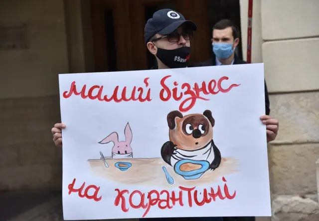 Наприкінці осені ФОПи провели кілька акцій протесту і домоглися відтермінування запровадження обов'язкової фіксації своїх операцій через касові апарати