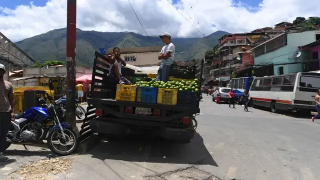 Camión con agaucates.