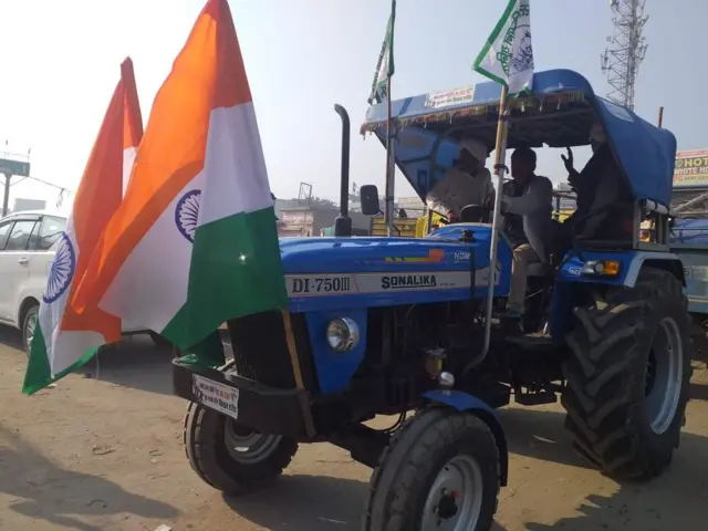 దిల్లీ సరిహద్దుల నుంచి ఇళ్లకు తిరిగి వెళ్తున్న రైతులు