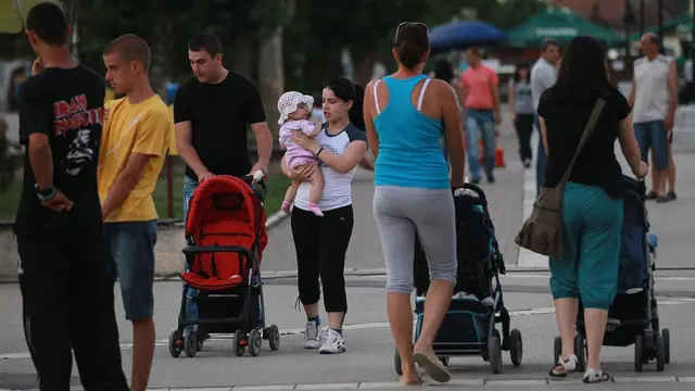 Jóvenes en una calle de Bosnia en 2011.