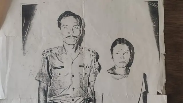 भारतीय लष्कराच्या गणवेशात बी.बी. राणा त्यांच्या पत्नीसमवेत.