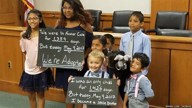 Фотографія із дітьми, яку Джессака Кларк поширила у Facebook, щойно процес всиновлення завершився