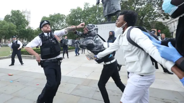 Протесты в Лондоне