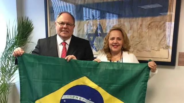 A pastora Jane Silva e o diplomata Dani Dayan