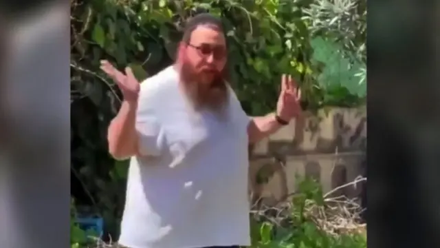 Pertoaposta ganha casinoYakov, um colono israelense foi capturadoaposta ganha casinovídeo no jardim da casaaposta ganha casinouma família palestinaaposta ganha casinoSheikh Jarrah, Jerusalém Oriental