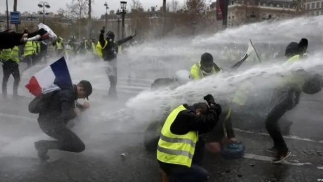 ਪੈਟਰੋਲ-ਡੀਜ਼ਲ ਦੀਆਂ ਵਧਦੀਆਂ ਕੀਮਤਾਂ ਕਾਰਨ ਪੈਰਿਸ ਵਿੱਚ ਪ੍ਰਦਰਸ਼ਨ