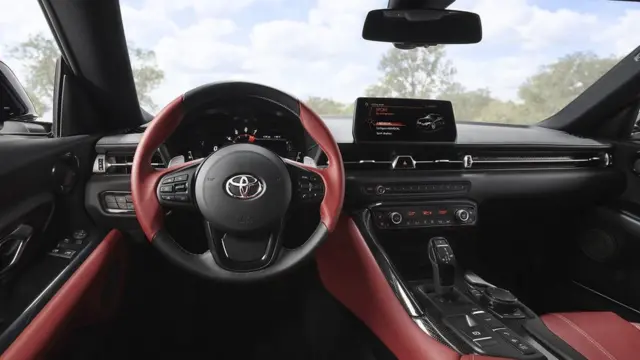 داخل تویوتا سوپرا شباهت زیادی به ب ام و Z4 دارد