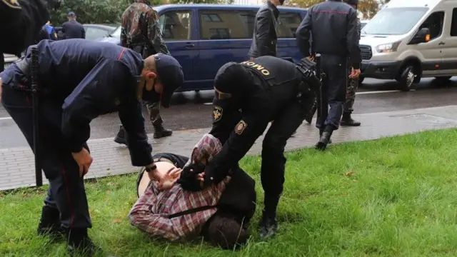 Силовики почали розгін студентських протестів у Мінську