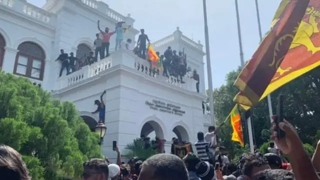 Demonstran di Kolombo