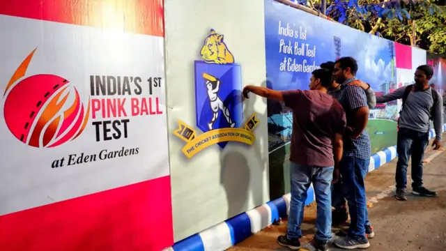 ভারতে গোলাপি বলের প্রথম টেস্টকে ঘিরে কলকাতায় উন্মাদনা ছিল তুঙ্গে