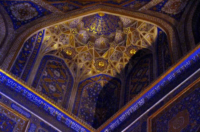 مسجد و مدرسه طلا کاری