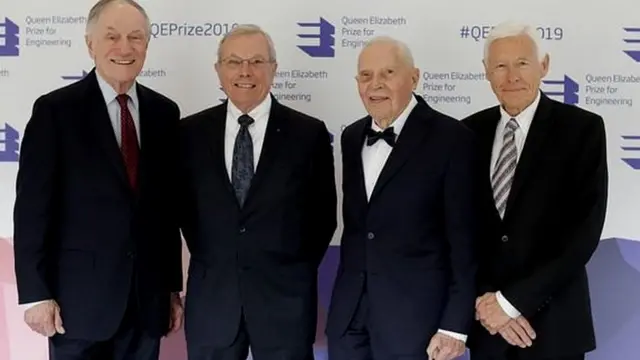 ਜੀਪੀਐੱਸ ਤਕਨੌਲਜੀ ਦੇ ਮੋਢੀ ਰਿਚਰਡ ਸ਼ਵਾਰਟਜ਼, ਬਰੈਡ ਪਾਰਕਿਨਸਨ, ਜੇਮਜ਼ ਸਪਿਕਰ ਜੂਨੀਅਰ ਅਤੇ ਹੂਗੋ ਫਰੌਹਫ ਜਿਨ੍ਹਾਂ ਨੂੰ ਇੰਜੀਨੀਅਰਿੰਗ ਵਿੱਚ ਕੁਈਨ ਐਲਿਜ਼ਾਬੇਥ ਪੁਰਸਕਾਰ ਦਿੱਤਾ ਗਿਆ।