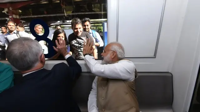 வைரலாகும் மால்கம் டர்ன்புல் மற்றும் மோதியின் திருத்தப்பட்ட புகைப்படங்கள்