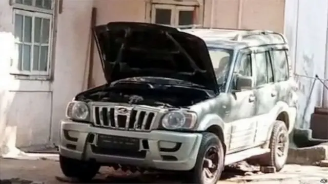 मुकेश अंबानी यांच्या घराबाहेर स्फोटकांनी भरलेली स्कॉर्पिओ गाडी आढळली होती.