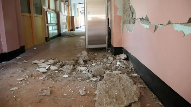 Una escuela dañada en Pohang