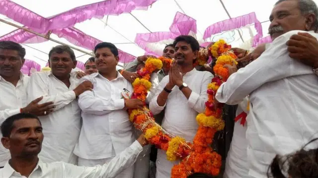 સમર્થકોની સાથે અલ્પેશ ઠાકોર