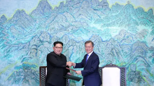 Líderes da Coreia do Norte e Coreia do Sul se cumprimentambonanzagameencontro histórico