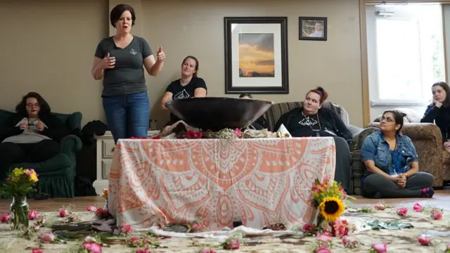 Leia Swanberg en la ceremonia de la sal