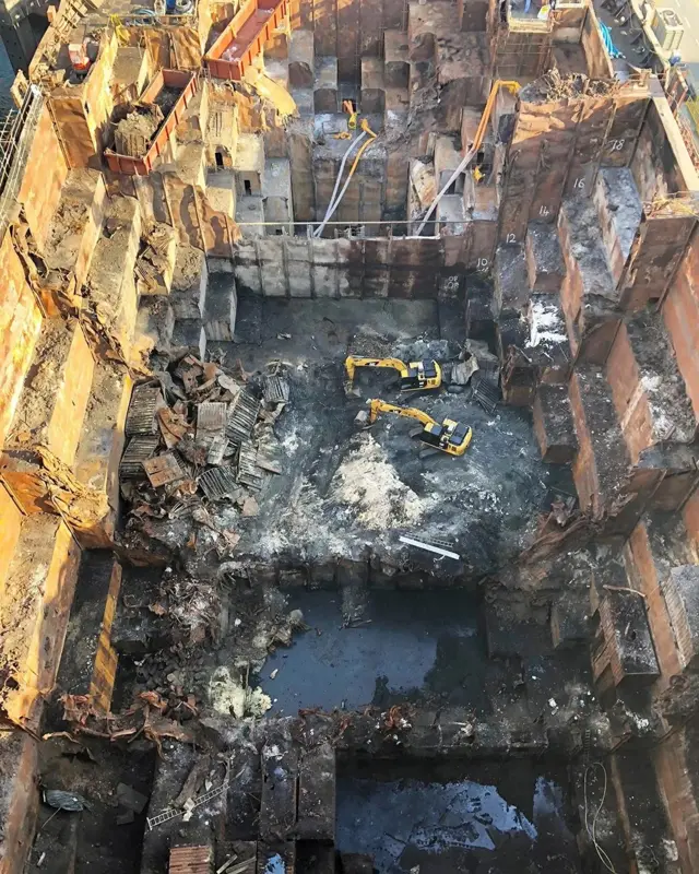 Depois que o incêndio foi apagado a bordo do Maersk Honam, os resíduos foram retirados por escavadoras e, por fim, toda a proa foi removida e substituída