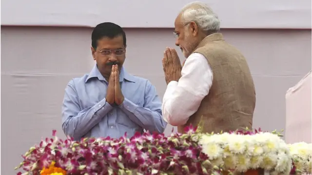 આપ દ્વારા ગુજરાતમાં 300 યુનિટ વીજળી, બેરોજગારોને માસિક રૂ. ત્રણ હજારનું ભથ્થું તથા વૃદ્ધોને નિઃશુલ્ક તીર્થયાત્રા કરાવવાની જાહેરાત કરાઈ છે