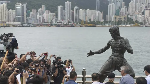 ব্রুস লীর ভাস্কর্য