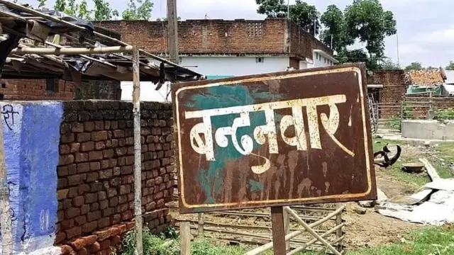 मजदूरों की आंखों के सामने अंधेरा है और दिमाग खाली